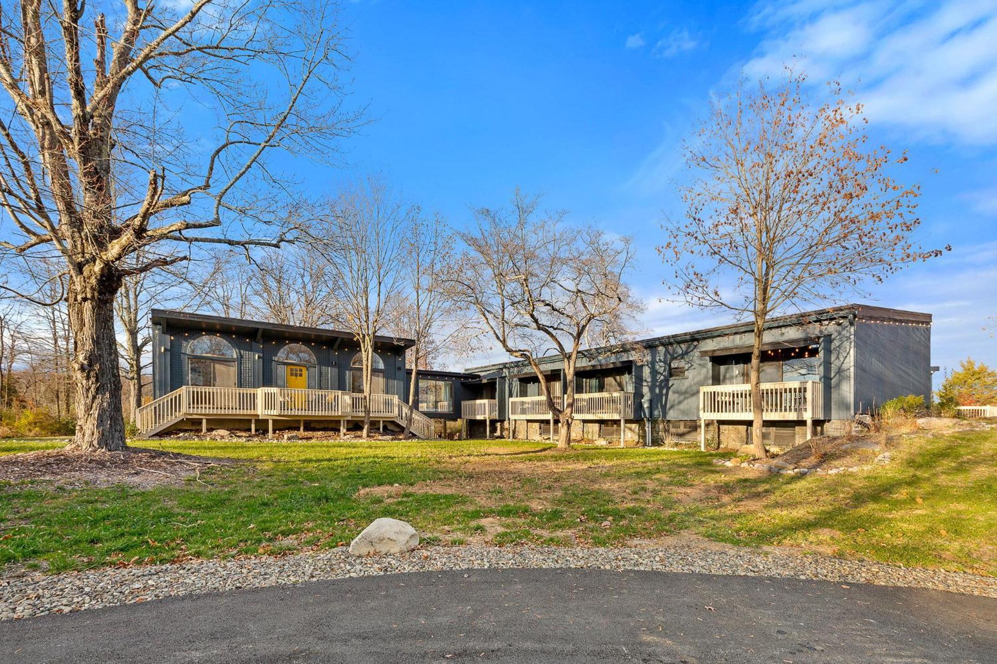 18 Bd W Indoor Pool Hottub & Sauna - Mystery * East Stroudsburg