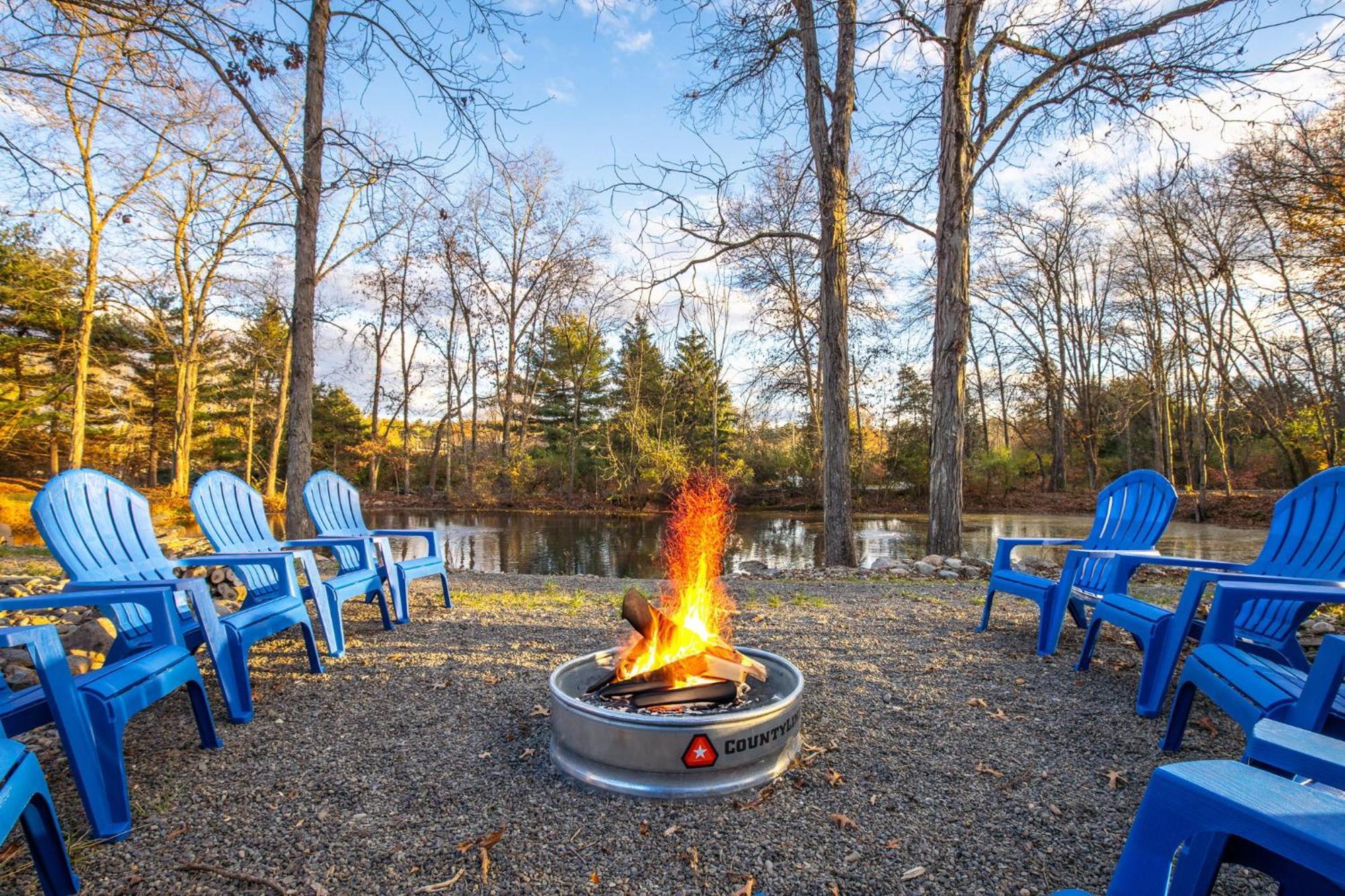 18 Bd W Indoor Pool Hottub & Sauna - Mystery Holiday home East Stroudsburg