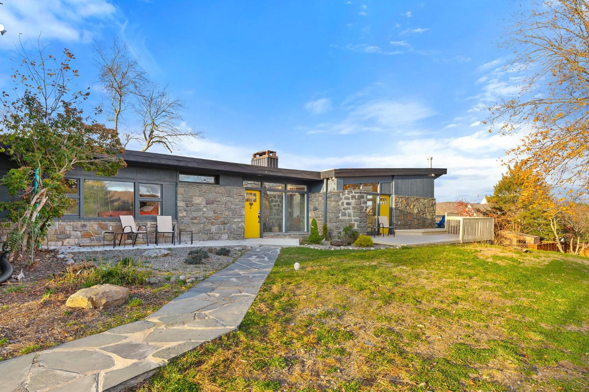 18 Bd W Indoor Pool Hottub & Sauna - Mystery East Stroudsburg