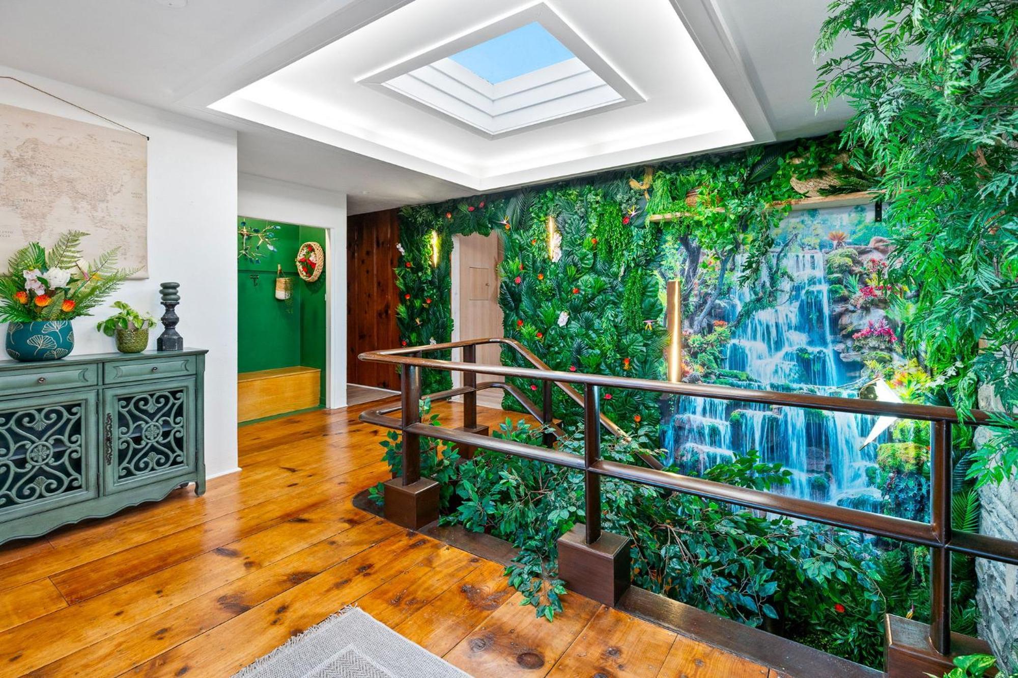 18 Bd W Indoor Pool Hottub & Sauna - Mystery *
