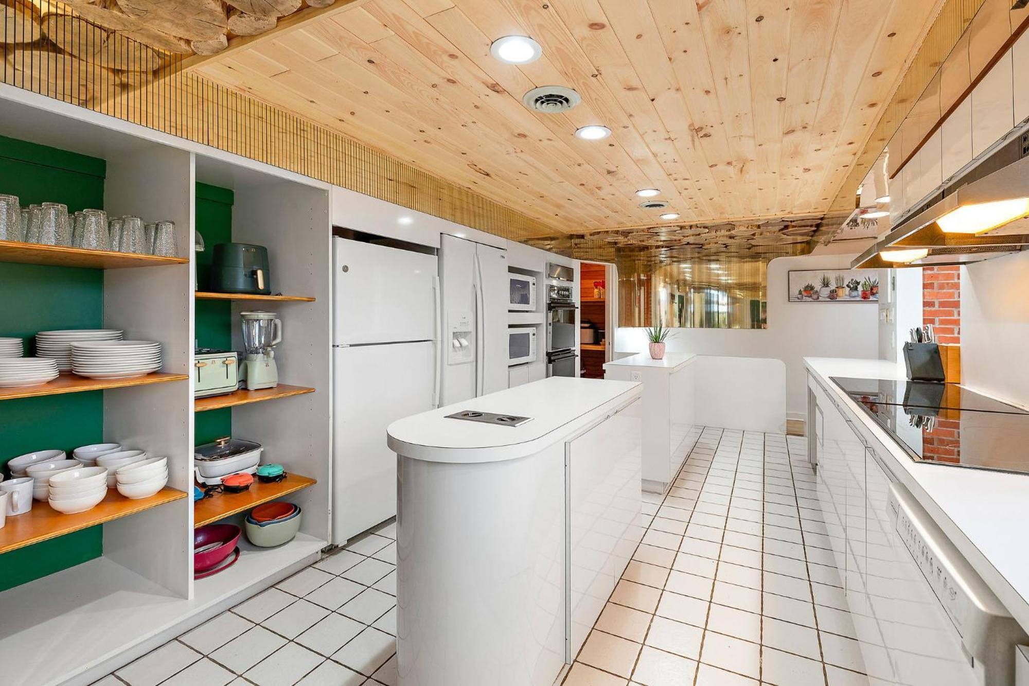 18 Bd W Indoor Pool Hottub & Sauna - Mystery Holiday home