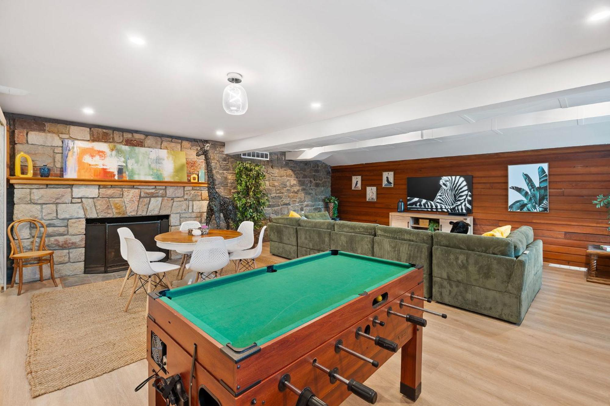18 Bd W Indoor Pool Hottub & Sauna - Mystery * East Stroudsburg