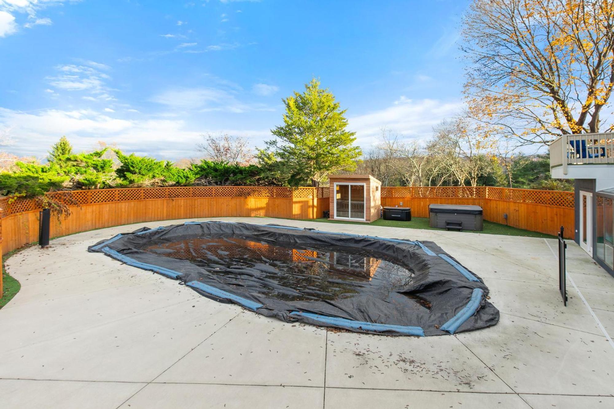 18 Bd W Indoor Pool Hottub & Sauna - Mystery *